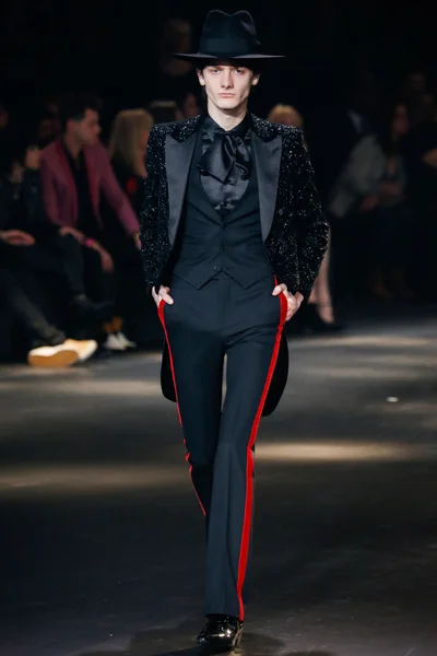 Look 90